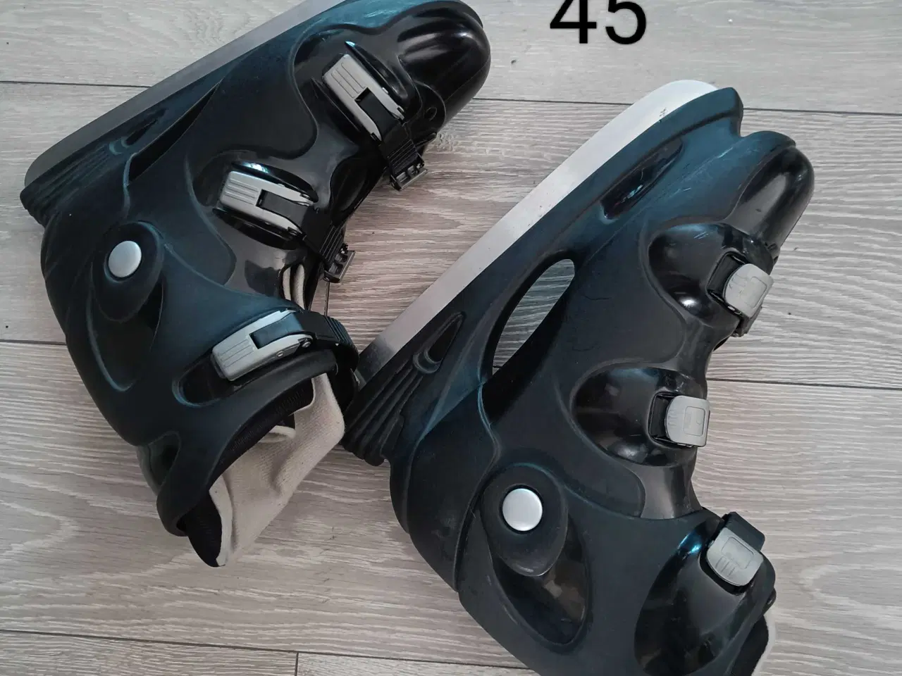 Billede 1 - Ishockey skøjter normalt 45str