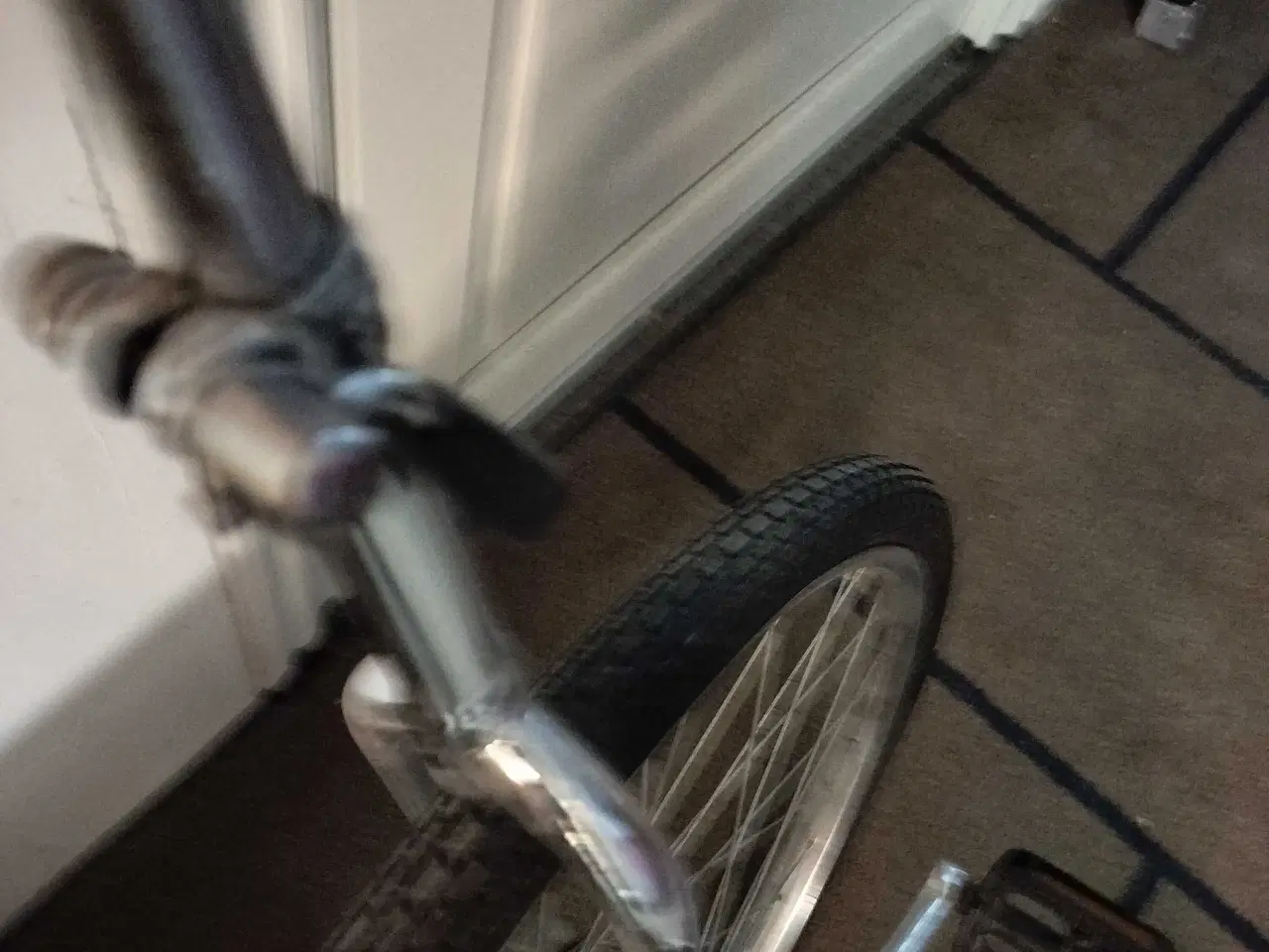 Billede 4 - Et hjulet cykel med lang sadel stang 