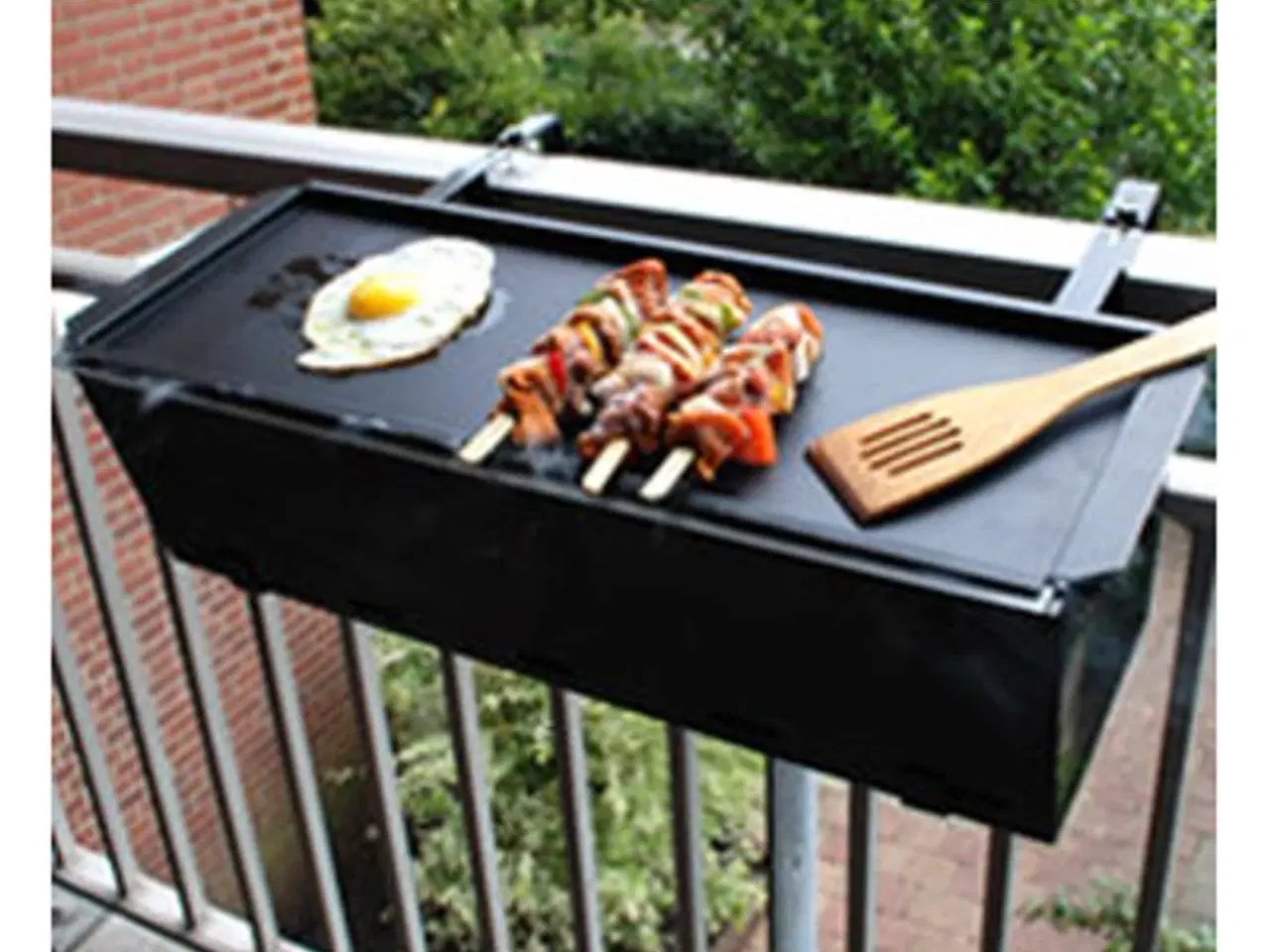 Billede 2 - Altangrill med rist og låg - HELT NY!