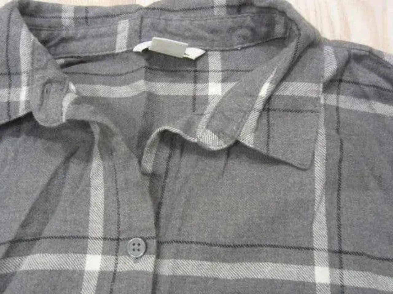Billede 2 - Str. XS, dejlig blød skjorte