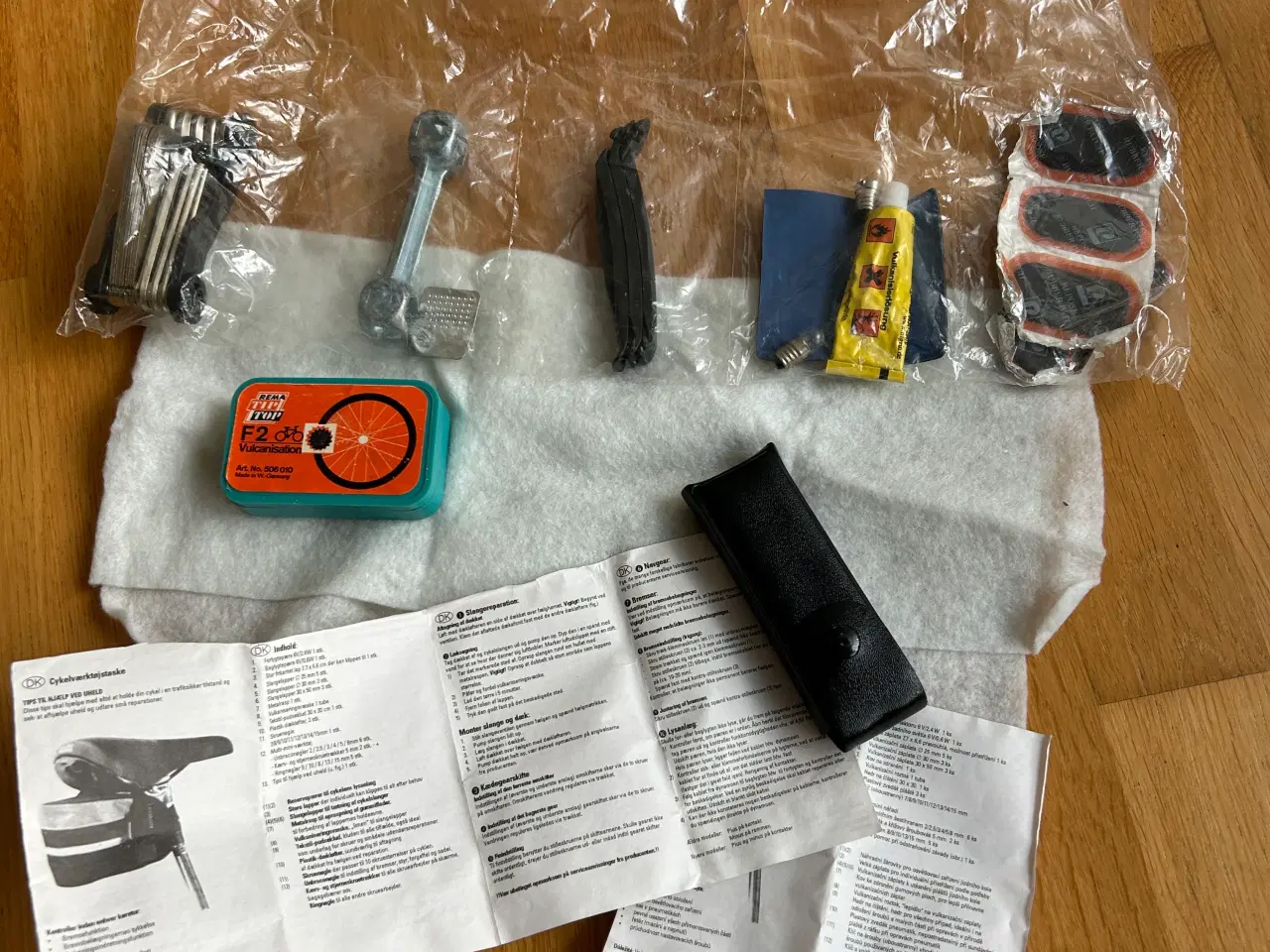 Billede 5 - Cykeltaske med reparationssæt