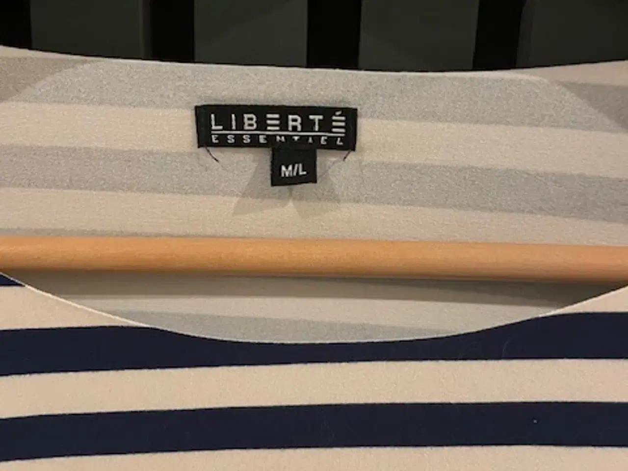 Billede 2 - T-shirt, Liberte, str. 40