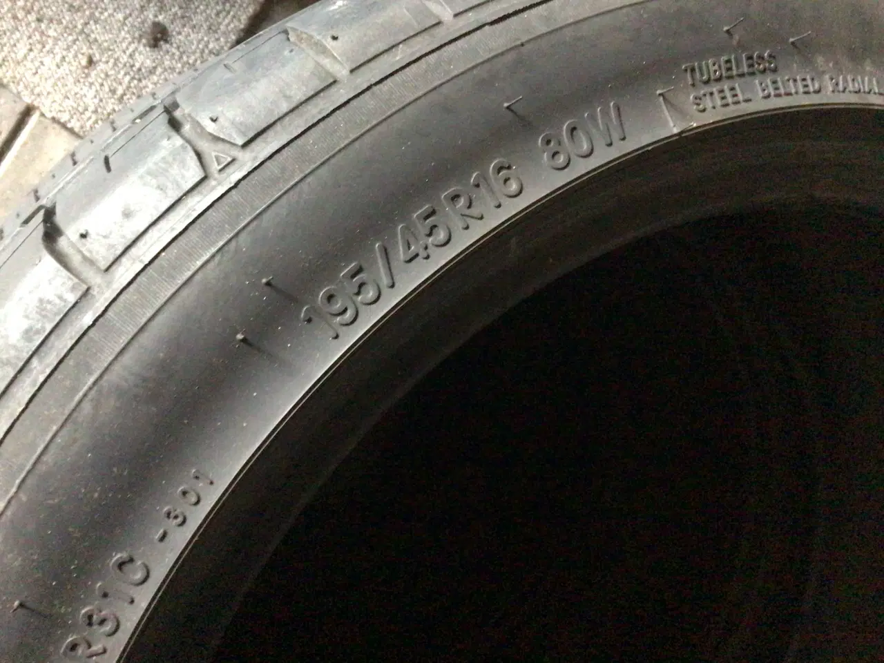 Billede 1 - Dæk 195/65/16