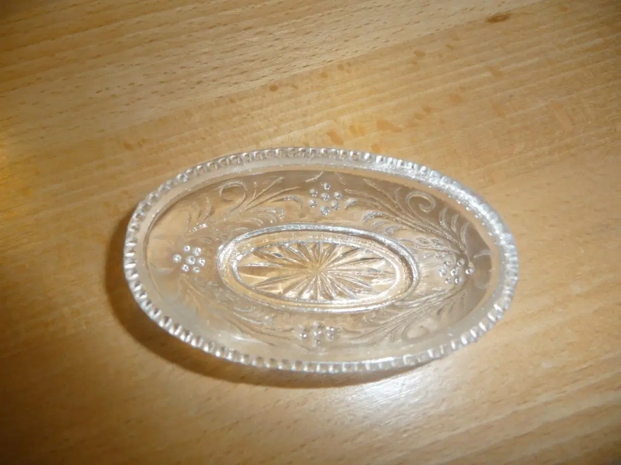 Billede 2 - salt kar i presset glas