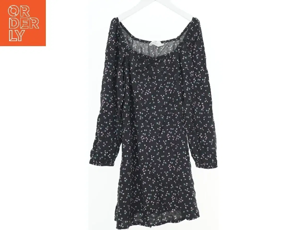 Billede 1 - Blomstret kjole fra H&M (str. 146)