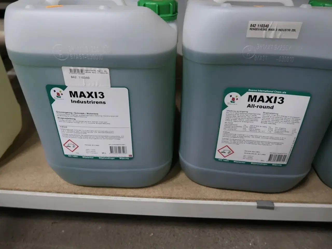 Billede 5 - Diverse rengøringsmiddel, benzin m.v.