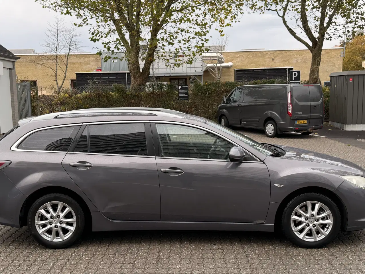 Billede 5 - Rummelig Mazda med læderkabine 