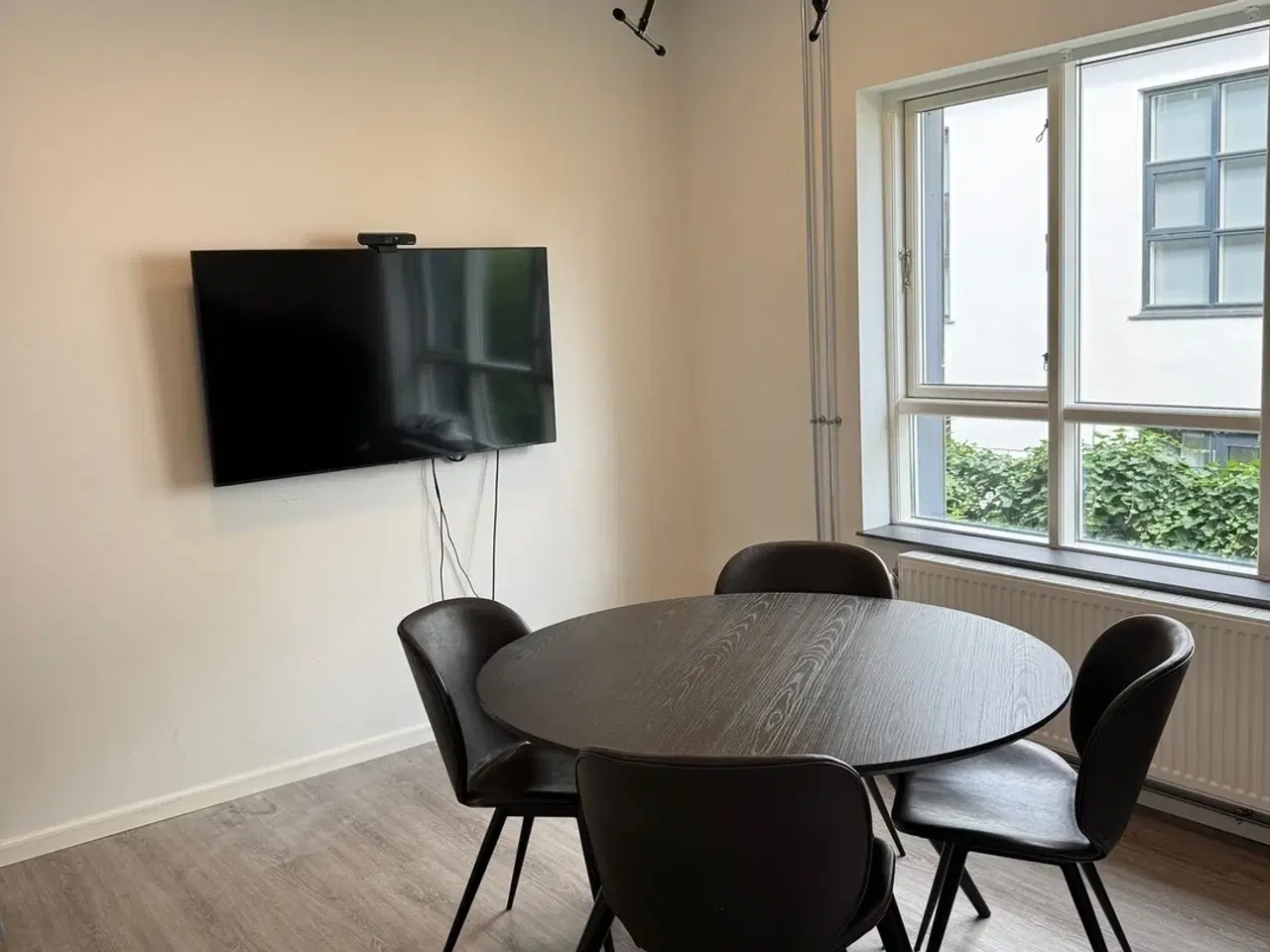 Billede 7 - Lyst og nyistandsat kontorlejemål i Brøndby – 14 m² med plads til 3 arbejdsstationer