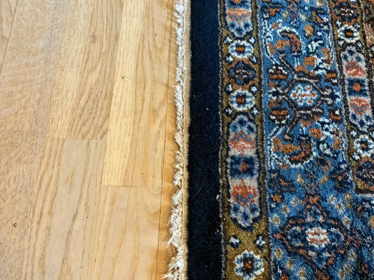Billede 4 - Persisk tæppe i flerfarvet mønster 