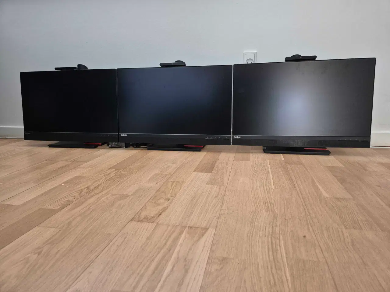 Billede 2 - Lenovo ThinkCentre Tiny-In-One 24" G5