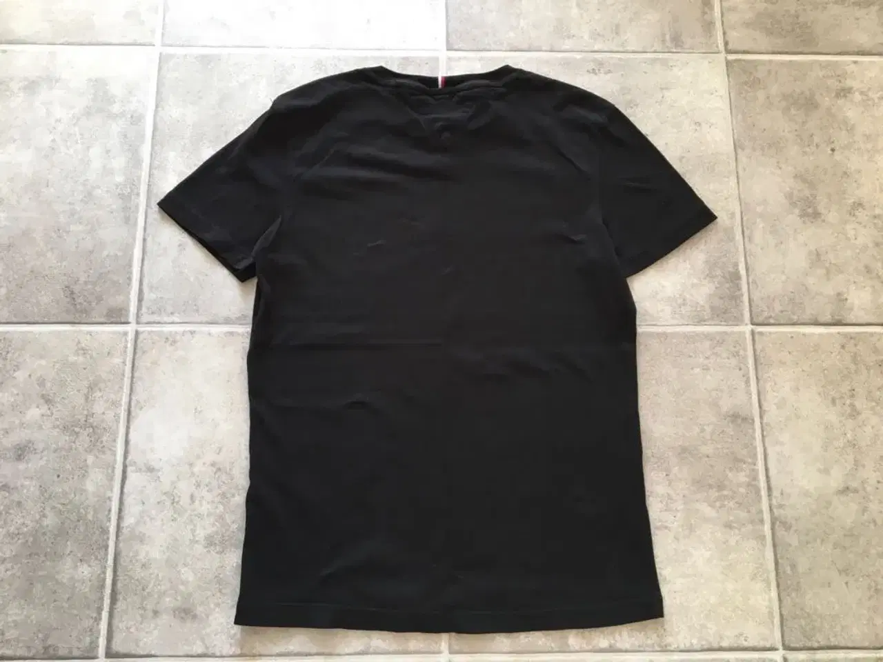 Billede 2 - Tommy Hilfiger t-shirts str. 164