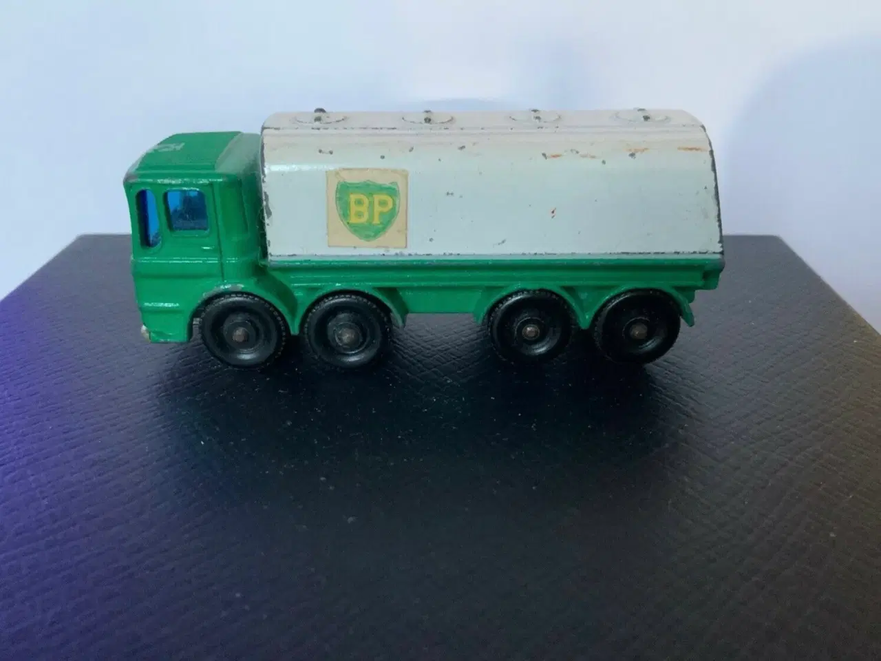 Billede 1 - Matchbox No. 32 Leyland Petroleum Tanker