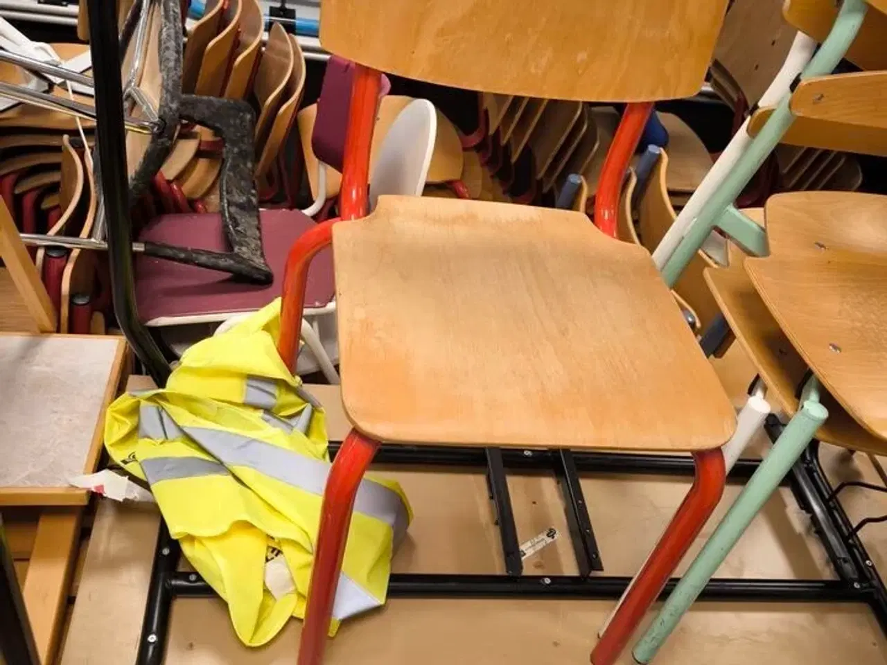 Billede 11 - Diverse borde, stole m.v.