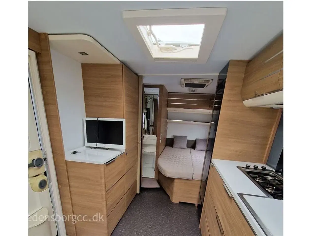Billede 2 - 2018 - Adria Adora 522 UP   VELHOLDT VOGN MED CENTRAL VARME / MOVER / AUT. STØTTEBEN / AC.