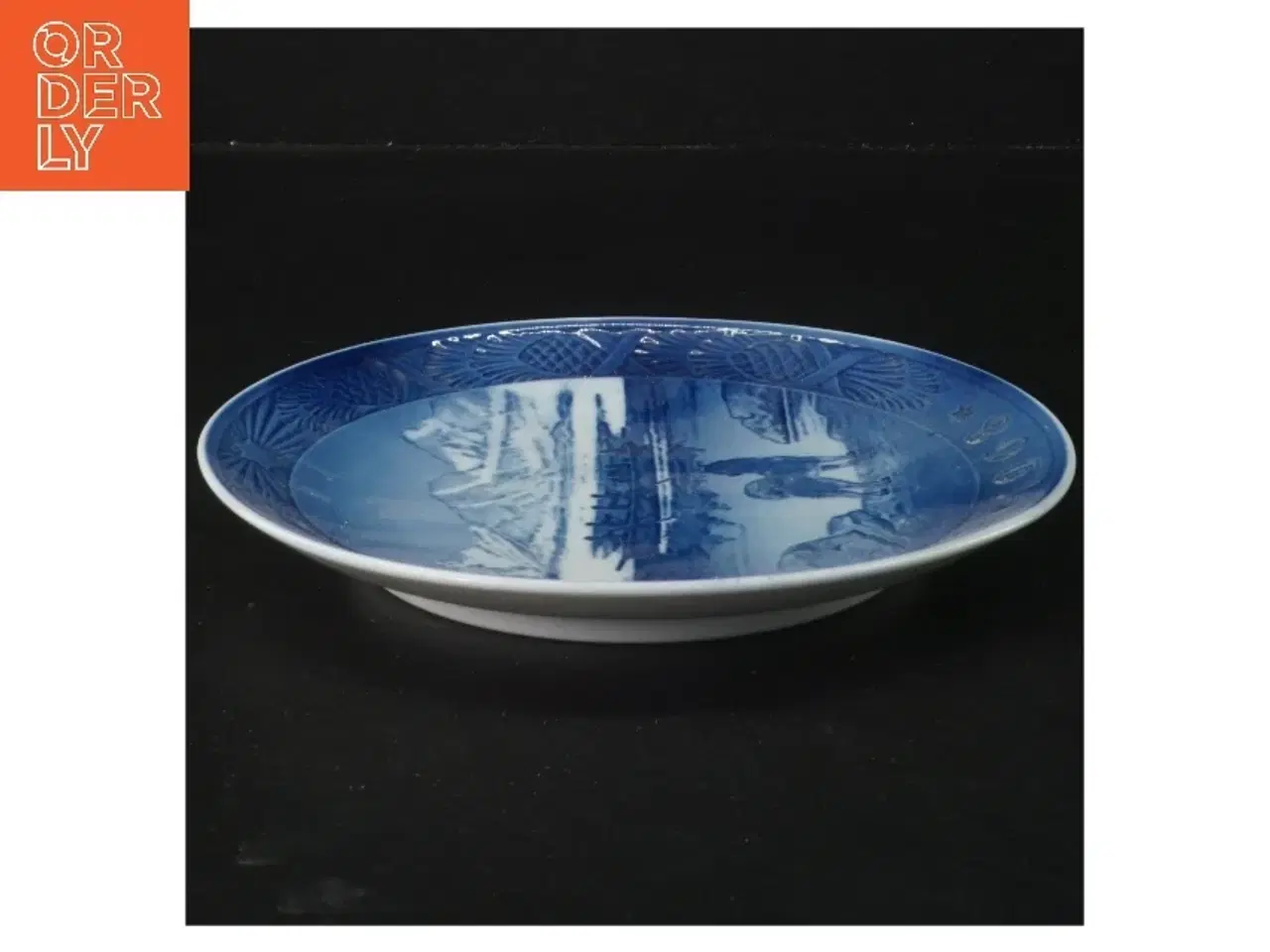 Billede 2 - Juleplatte 1968 'Den sidste konebåd' fra Royal Copenhagen (str. Ø 18,5 cm)