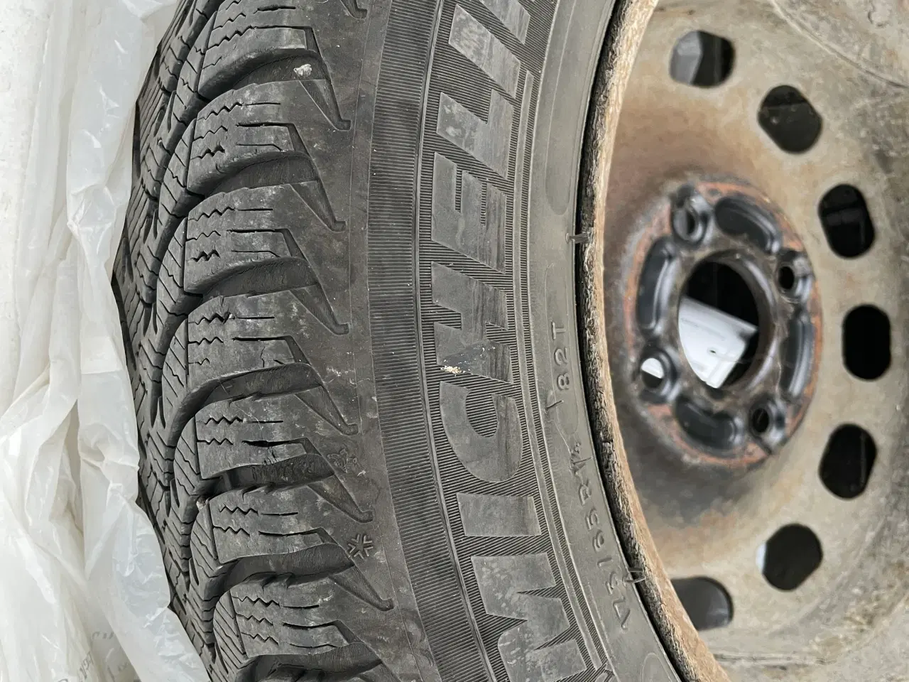 Billede 3 - Michelin vinterdæk med fælge 175/65/14 Ford Fiesta