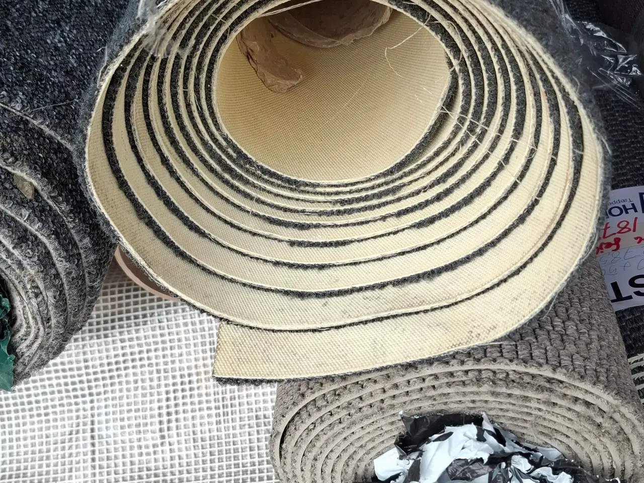 Billede 11 - Gulvtæppe Rester