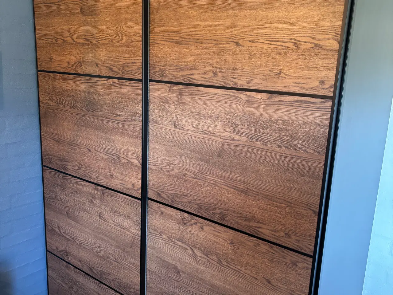 Billede 2 - Garderobe skab, m skydelåger