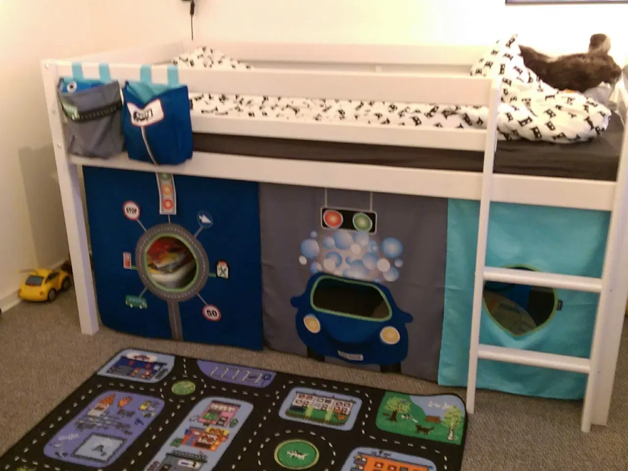 Billede 1 - Halvhøj Flexa seng med forhæng