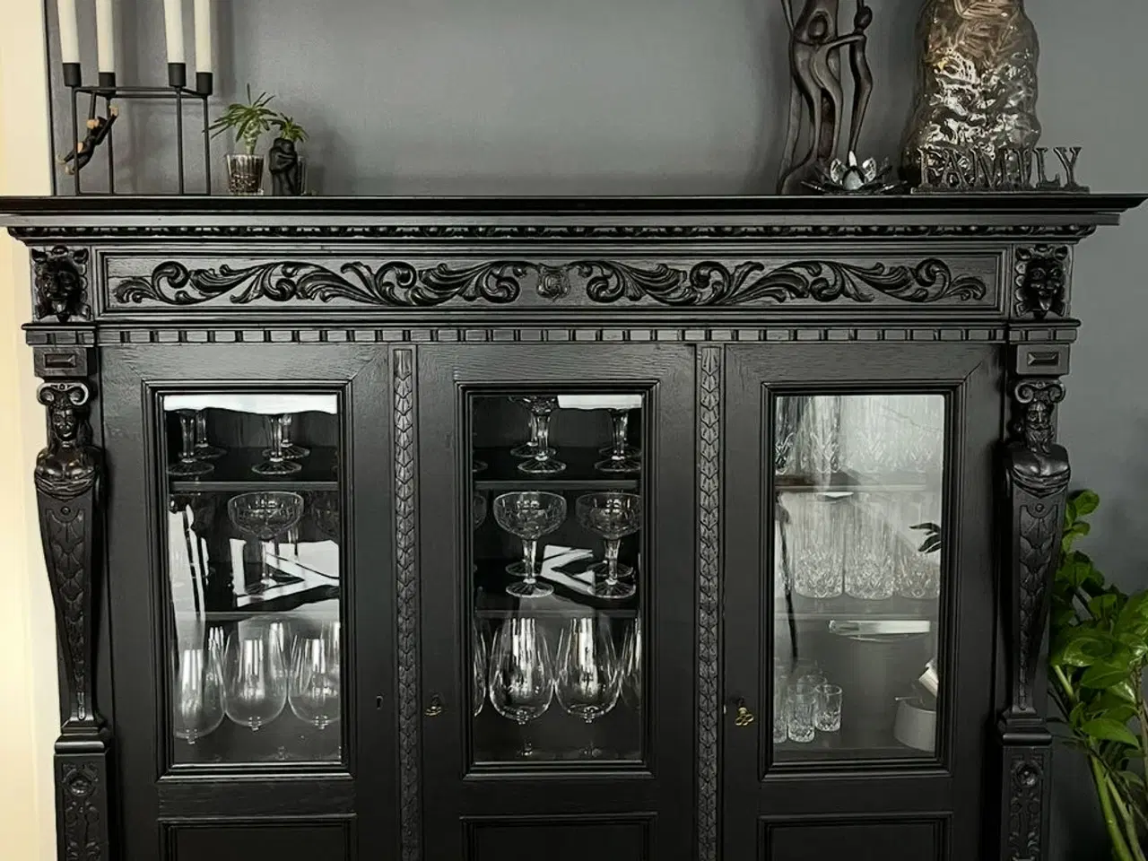 Billede 1 - Antik vitrineskab