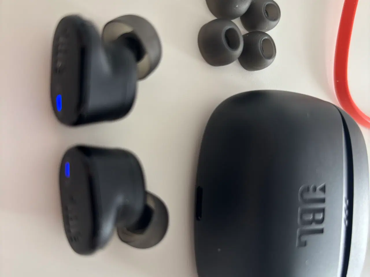 Billede 2 - JBL Tune trådløse in-ear høretelefoner sort