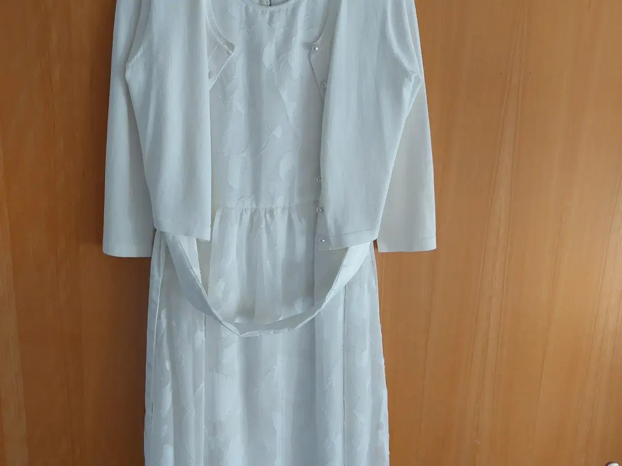 Billede 1 - Konfirmationskjole str. small med bolero ( Lilly )