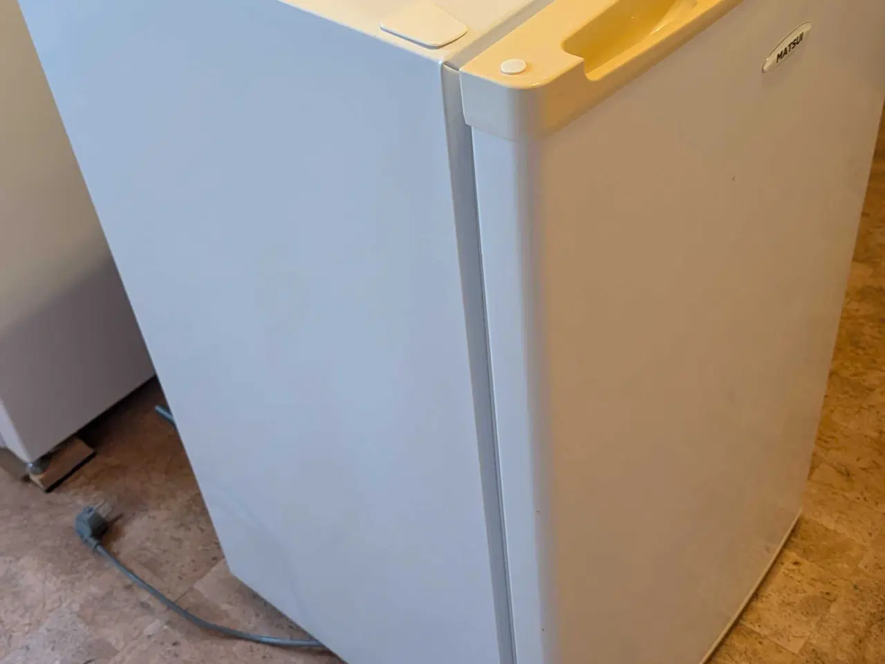 Billede 2 - 60 l Fryseskab. A+, 84 cm, pænt, billig i drift 