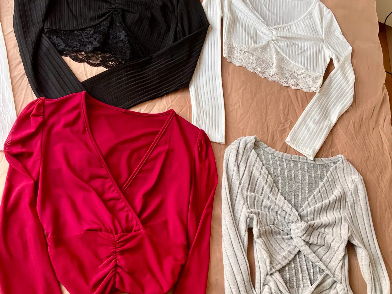 Billede 3 - 7 cropped bluser str S. Tag dem alle for 300 kr. 