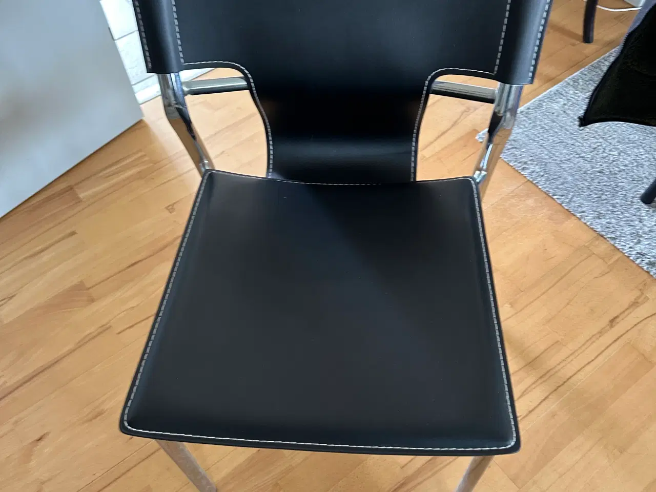 Billede 3 - Haslev Spisebord med 4 stole
