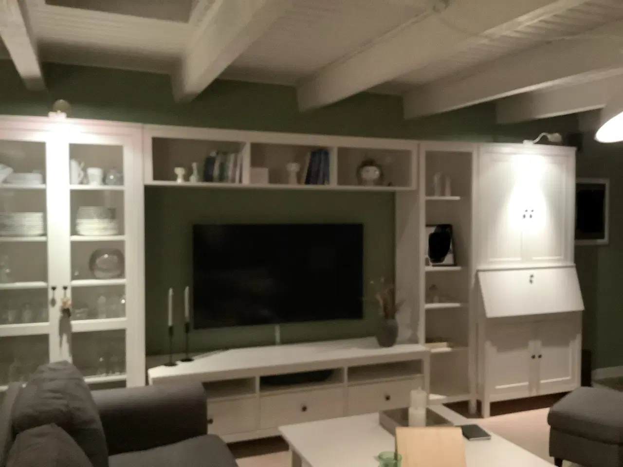 Billede 1 - Reol i hvidmalet træ