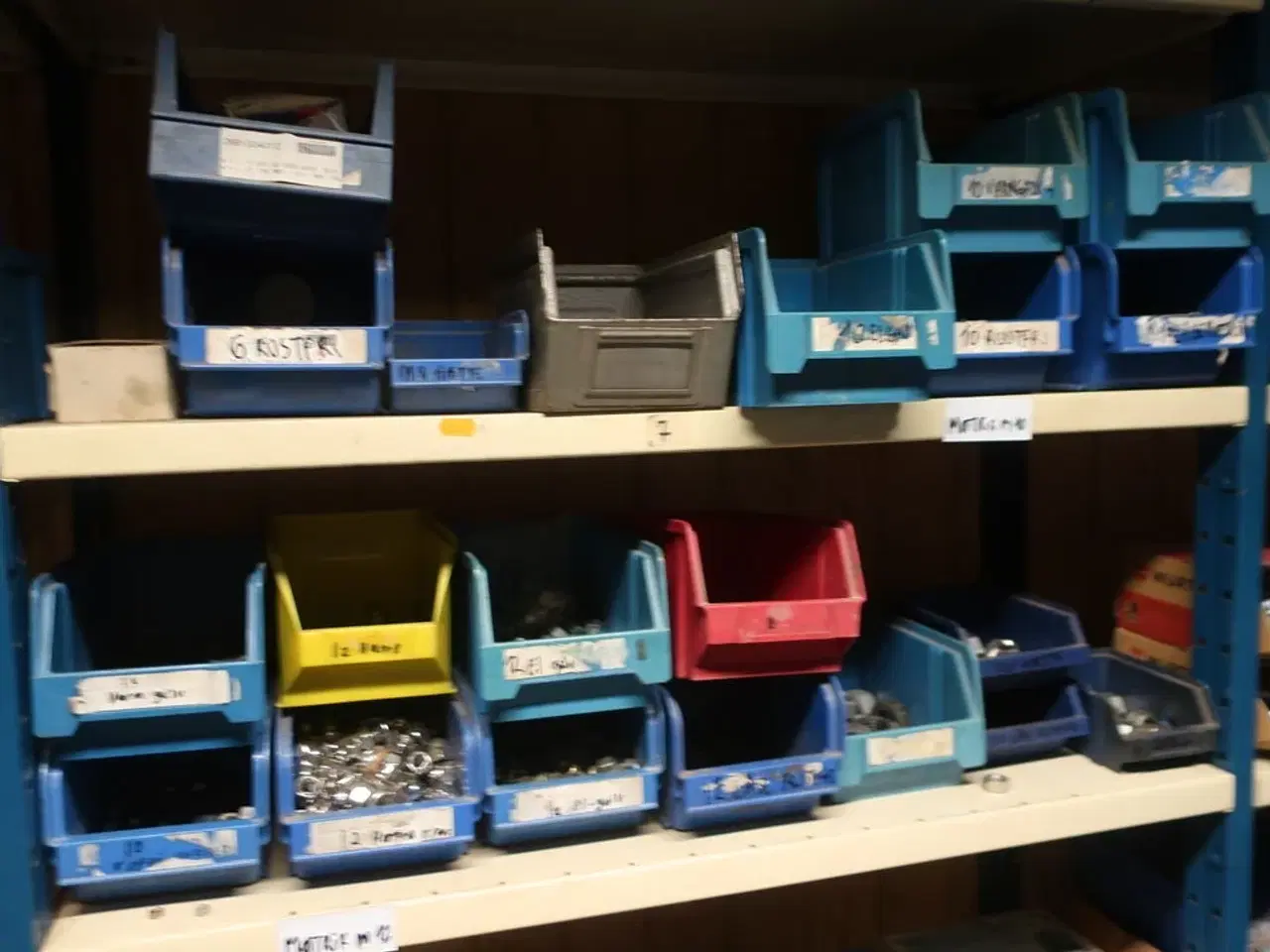 Billede 16 - 4 fag reoler inkl. indhold (se billeder)