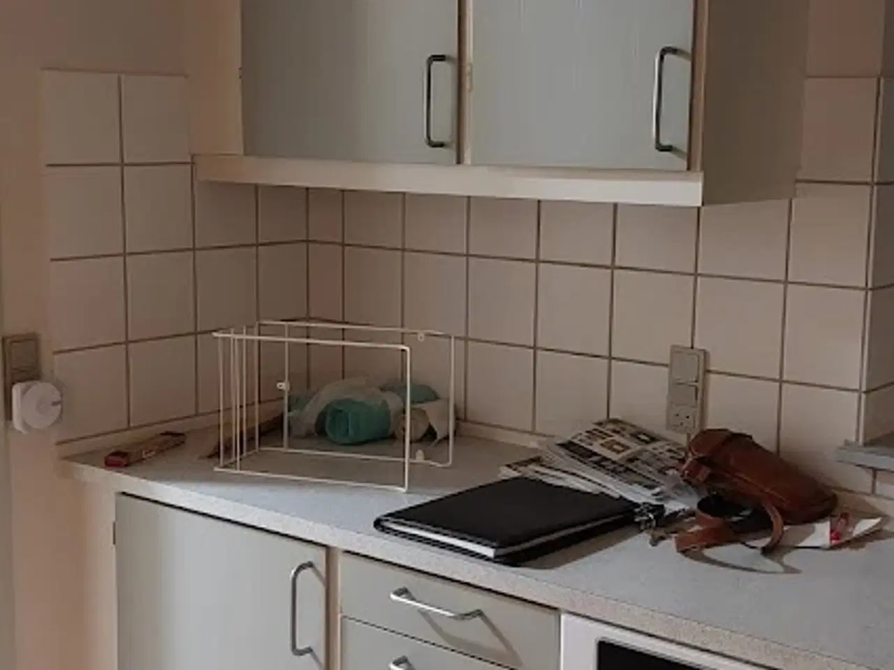 Billede 3 - Komplet køkken med komfur og emhætte