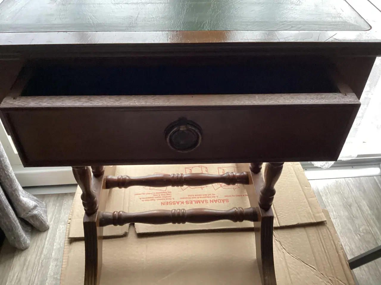 Billede 2 - Sybord/ sidebord meget gammel