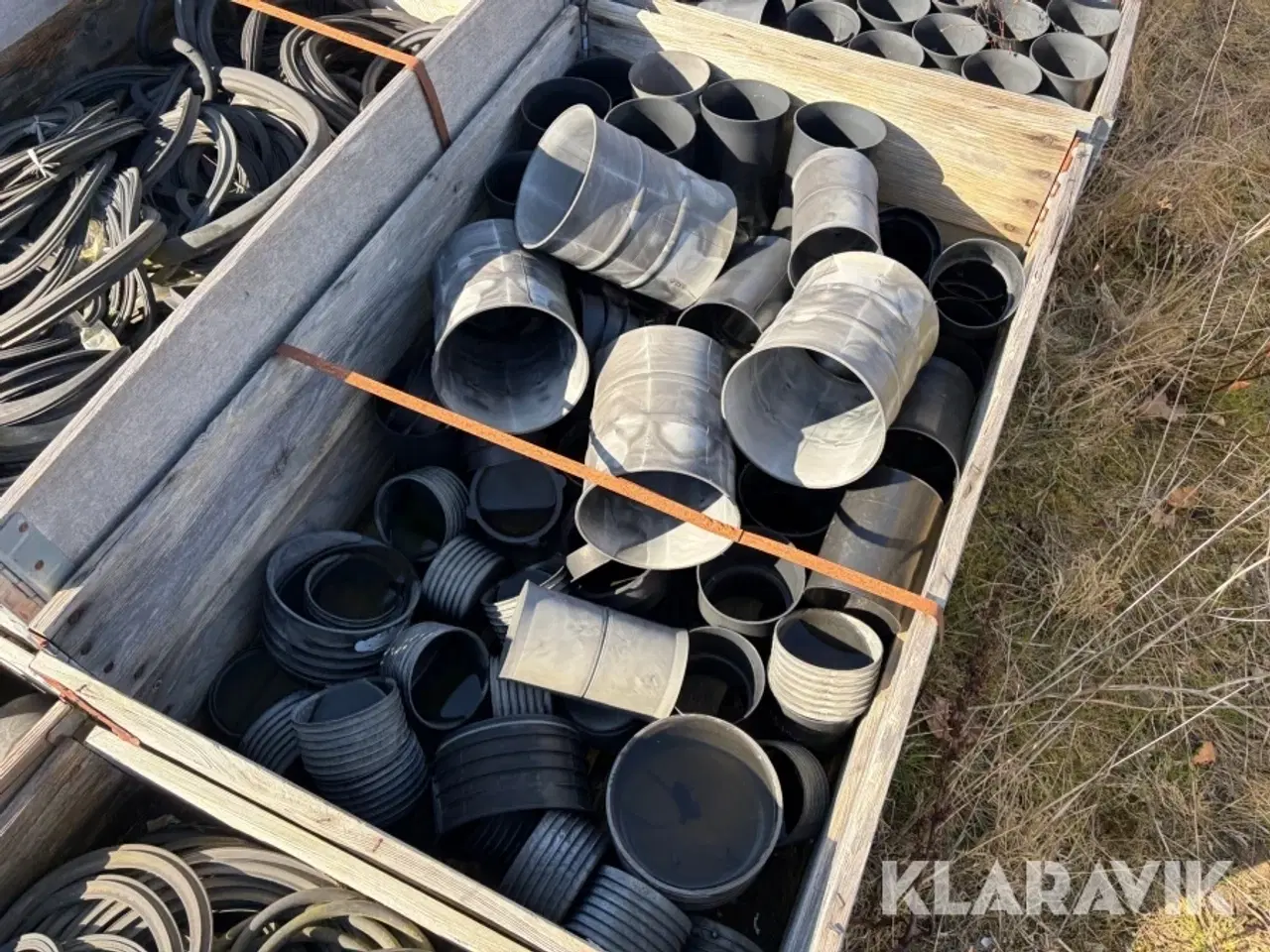 Billede 9 - Pvc fittings blandet lot 12 paller og en brønd