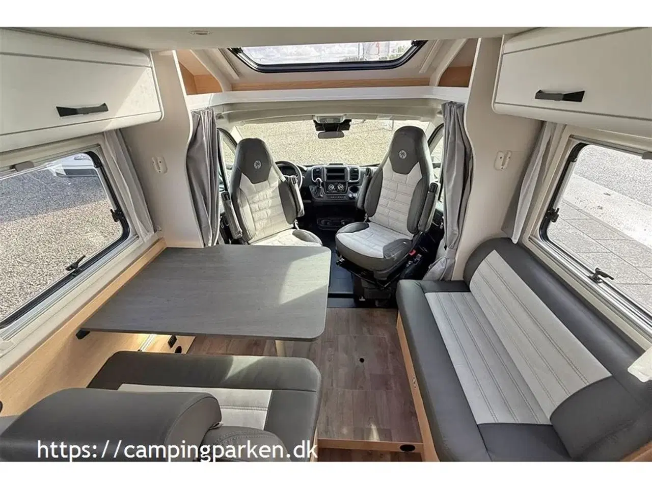Billede 4 - 2026 - SunLight T 67 Adventure   Sunlights populære model med enkeltsenge, Adaptiv fartpilot, automatgear og sænkeseng
