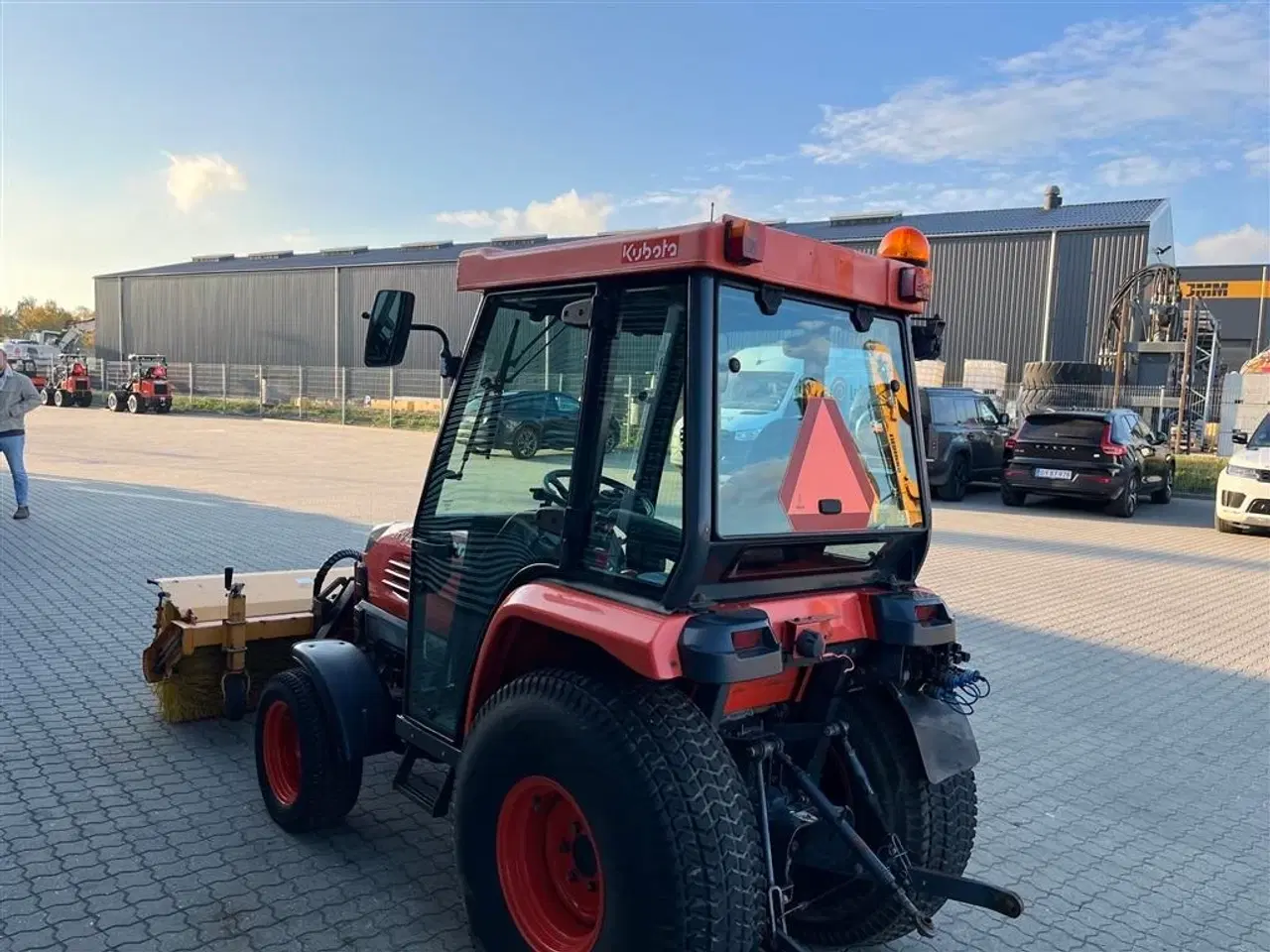 Billede 17 - Kubota stv 40 med frontlift og hydraulisk kost