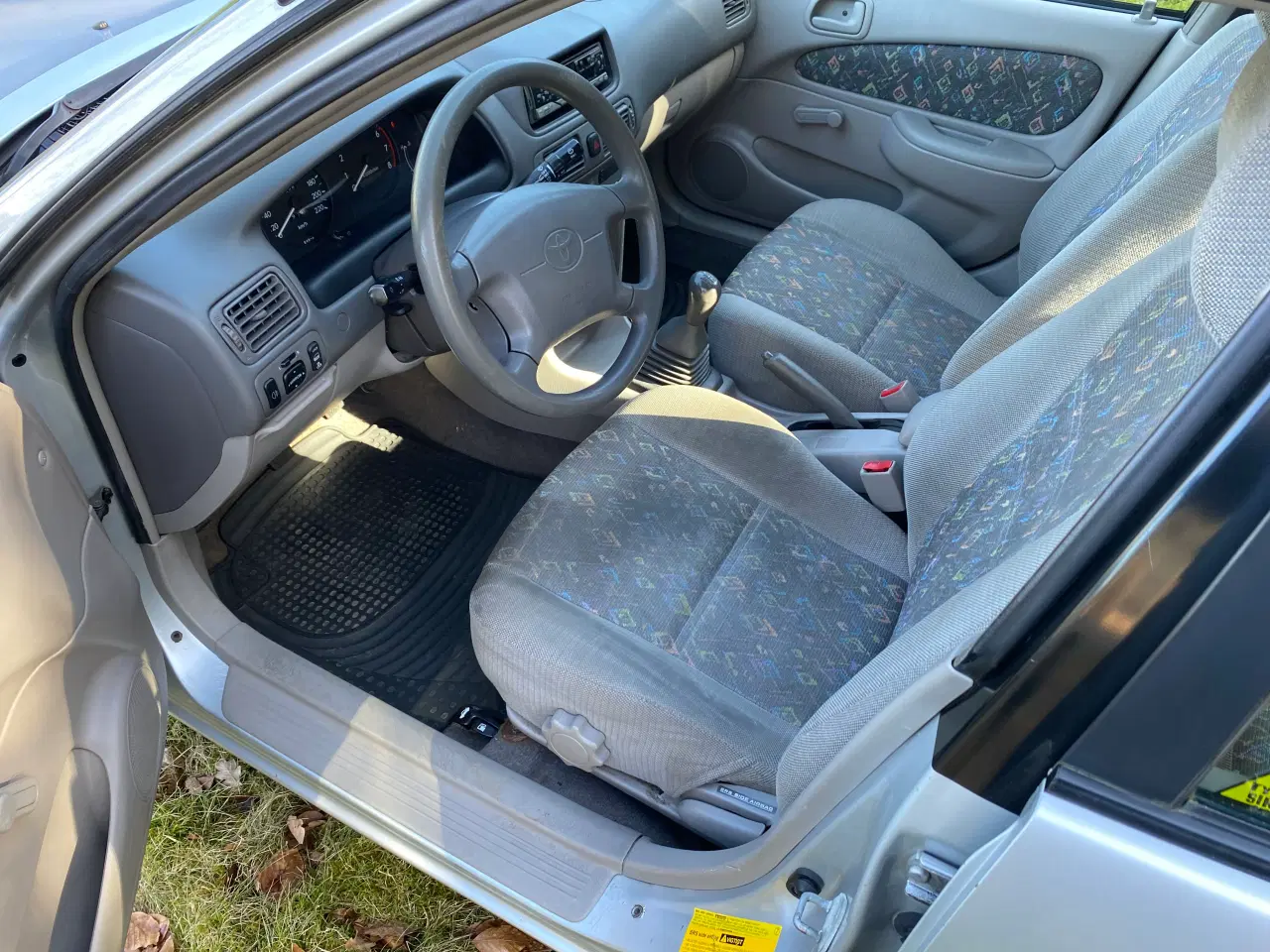 Billede 8 - Toyota Corolla 1.3 4d sølvmetal