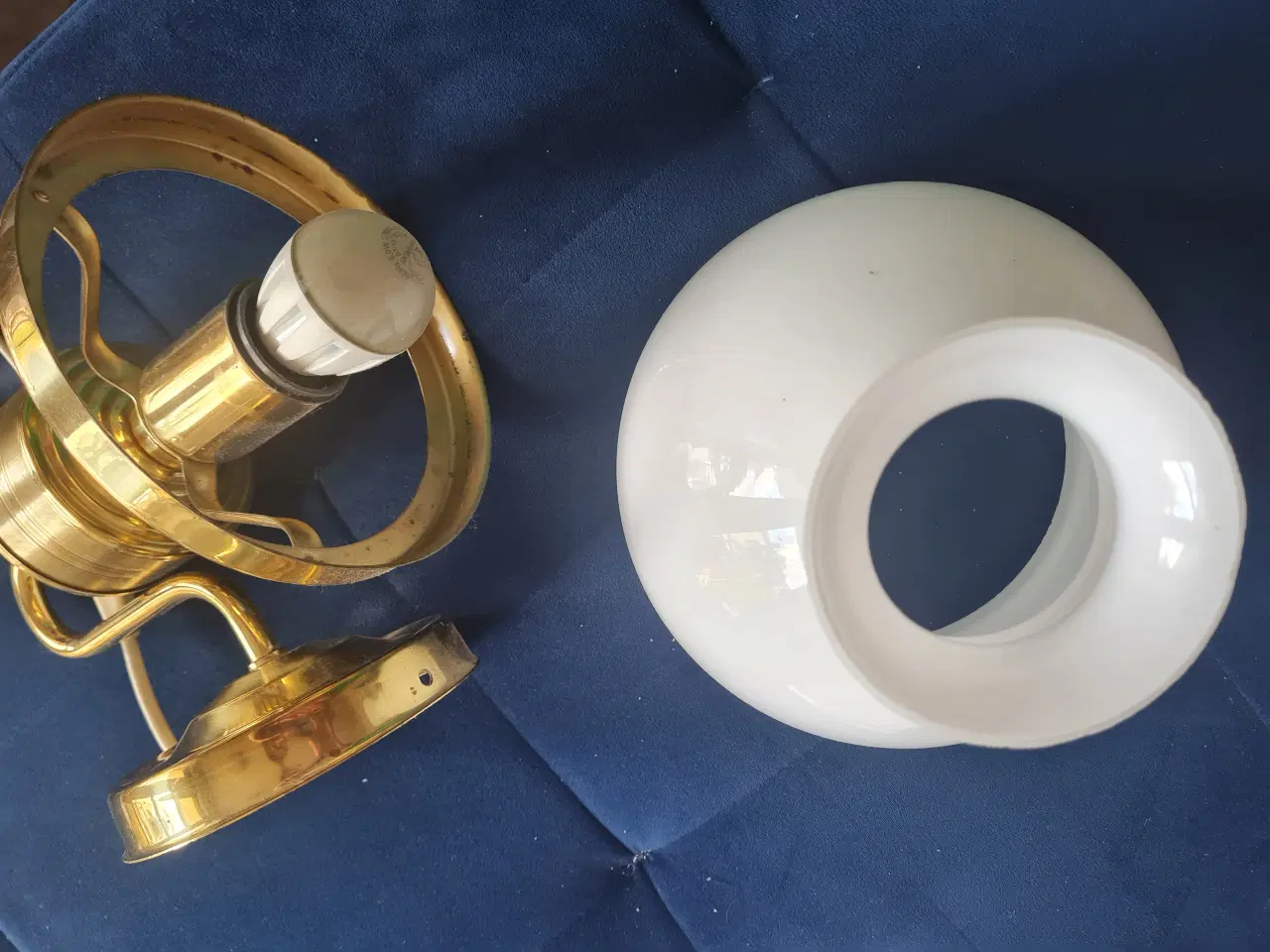Billede 3 - 2 væg lamper med glas skærm 