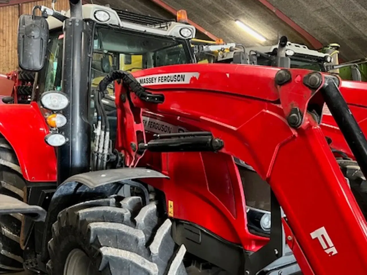 Billede 3 - Massey Ferguson 6715 S Med front læsser. Læsser er meget lidt brugt.