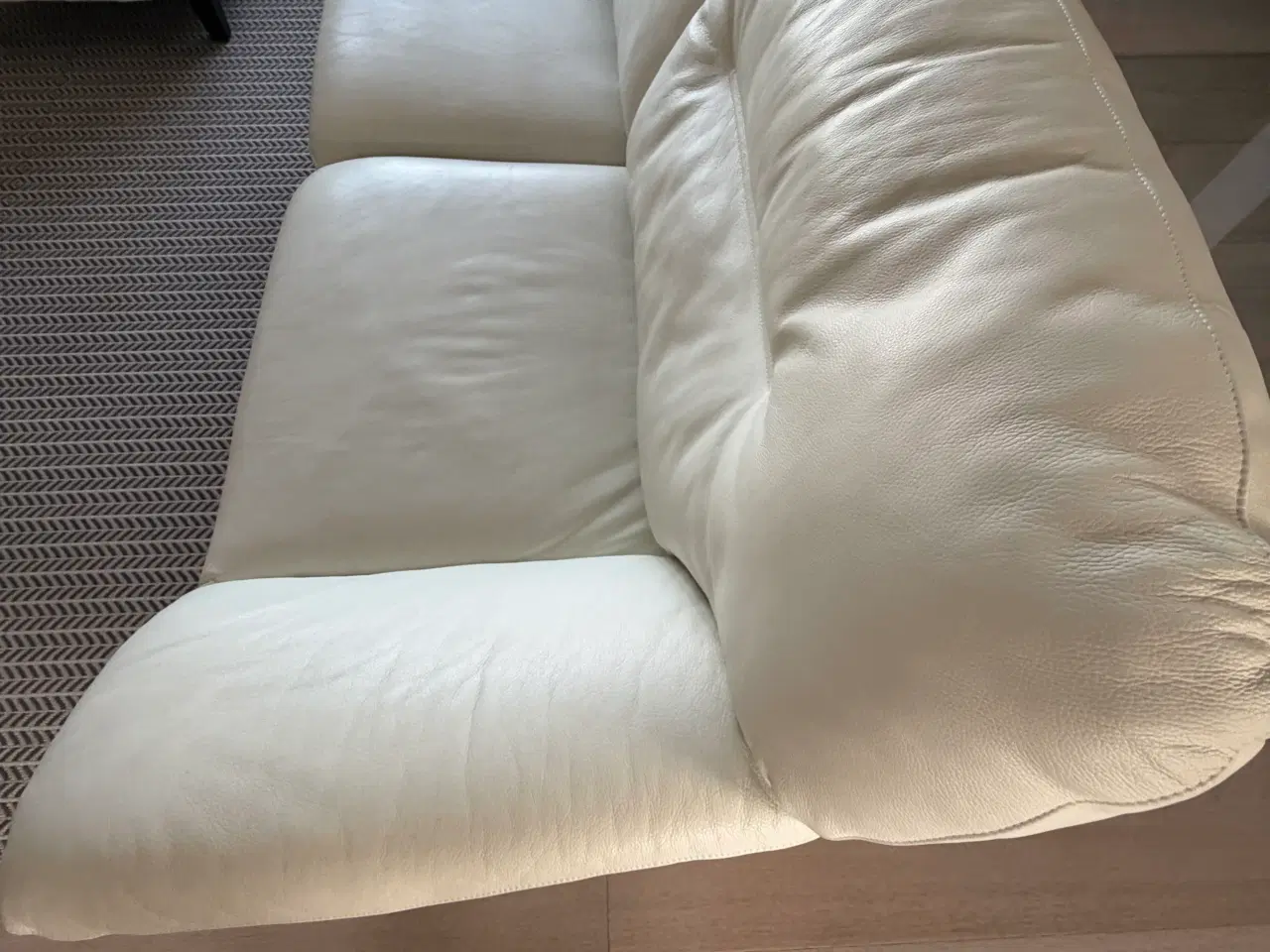 Billede 2 - Hvide 3 og 2 personers Hjort Knudsen lædersofaer