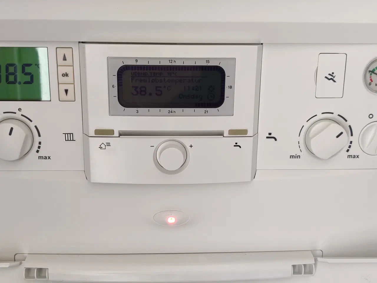 Billede 2 - Bosch gasfyr og varmtvandsbeholder. Ca 9 år.