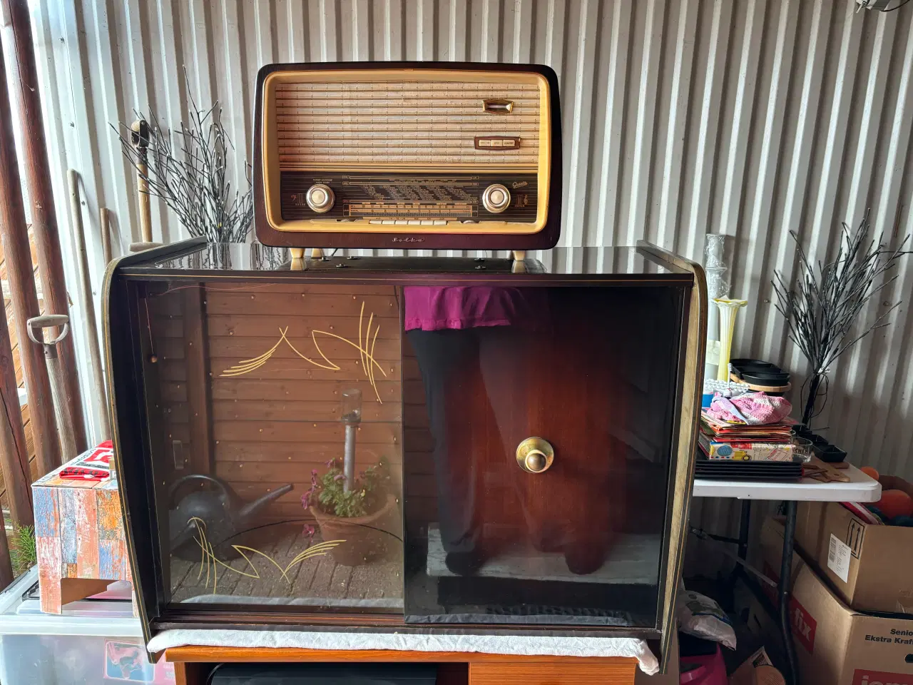 Billede 1 - Radiogrammofonbarskab med lys og grammofonplader