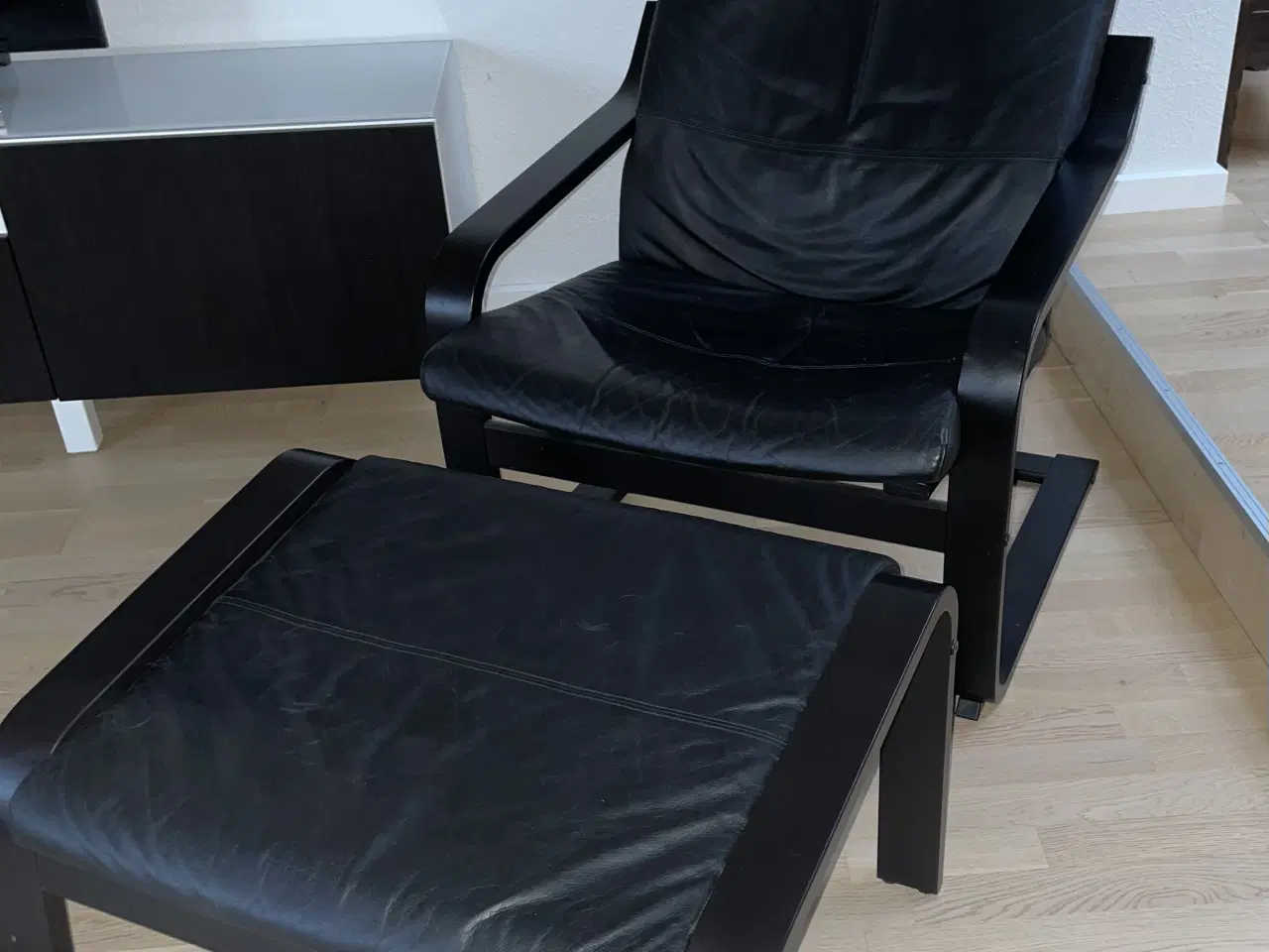 Billede 2 - Lænestol og skammel - læder