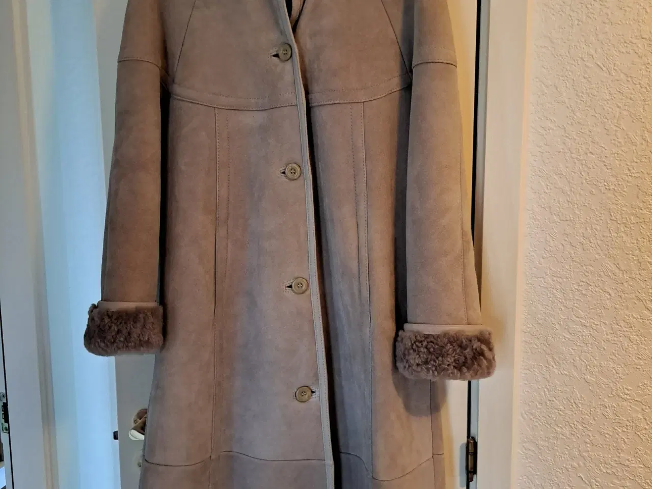 Billede 1 - Rulamsfrakke ... Pæn, velholdt og 100% ægte rulam