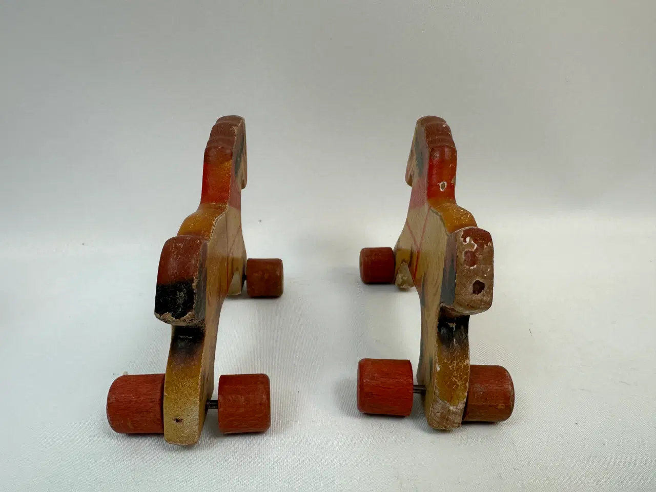 Billede 6 - 2 stk. vintage heste på hjul i træ