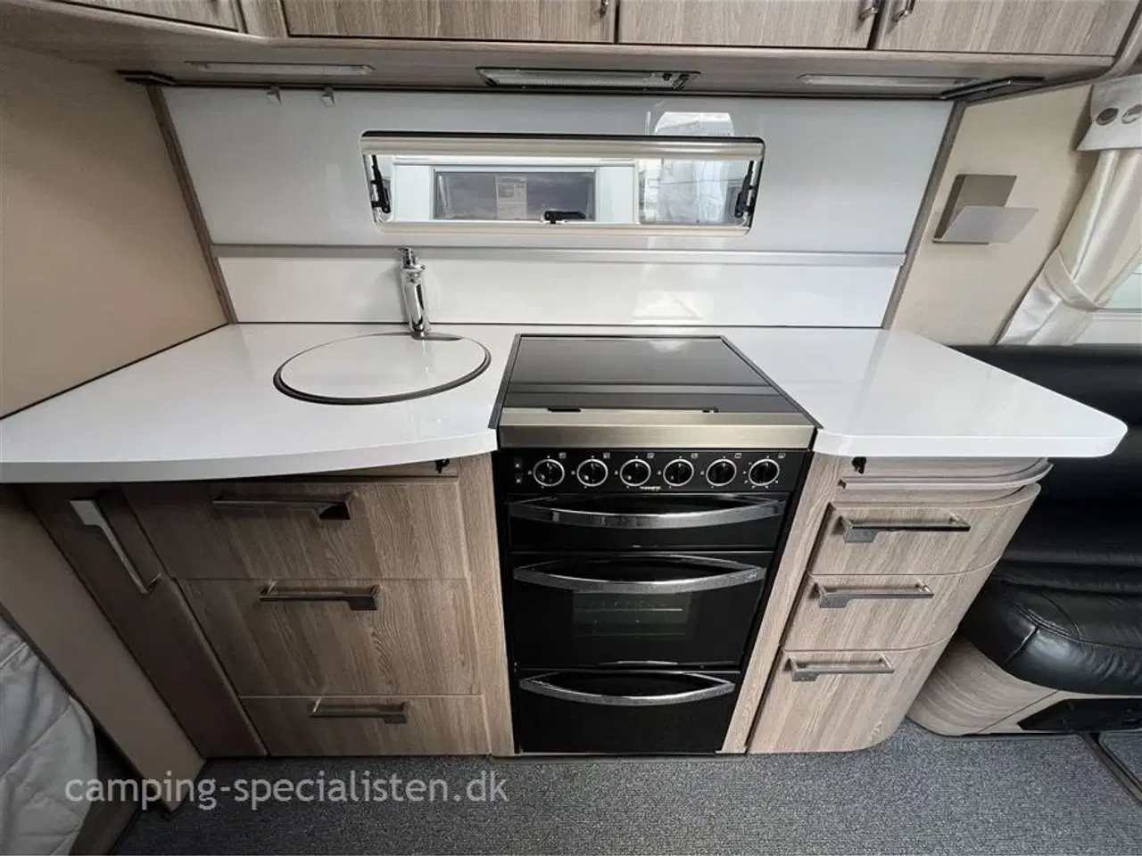 Billede 6 - 2017 - Kabe Royal 740   Kabe Royal 740 E TDL KS kan nu ses hos Camping-Specialisten.dk