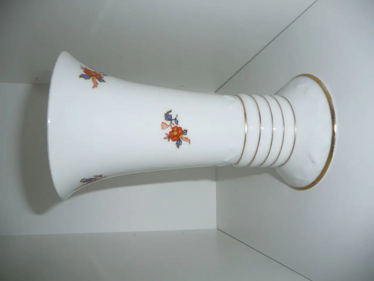 Billede 1 - porcelæns vase fra SORAU med guld 