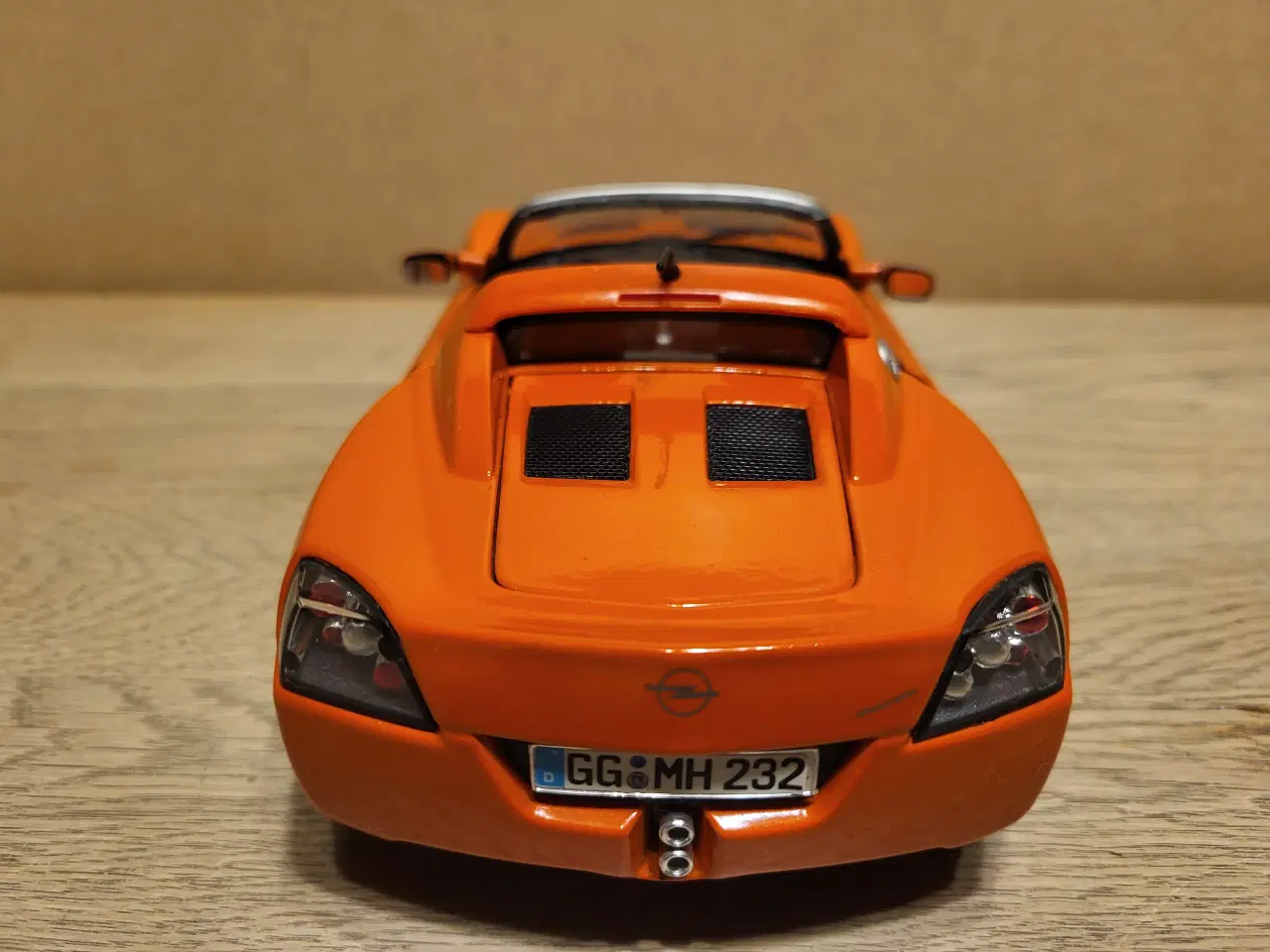 Billede 5 - Modelbil. OPEL Speedster (2001)Skala 1/18.