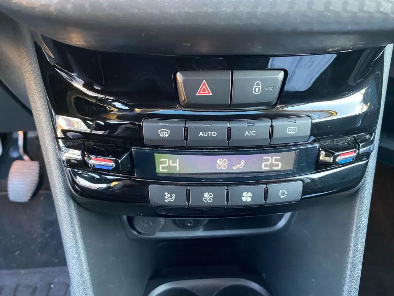 Billede 14 - Peugeot 208 1,6 BlueHDi Desire Sky 100HK 5d