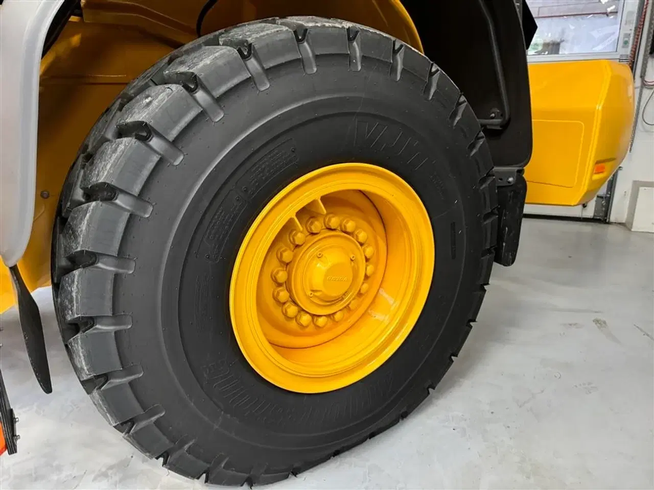 Billede 3 - Bridgestone 20.5R25 4 STK FABRIKSNYE HJUL TIL VOLVO L70 OG L90!